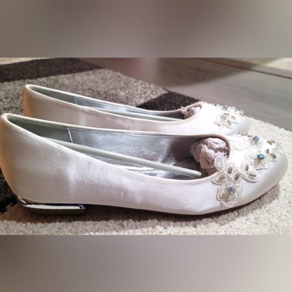 Elegant White Embellished Women's Shoes